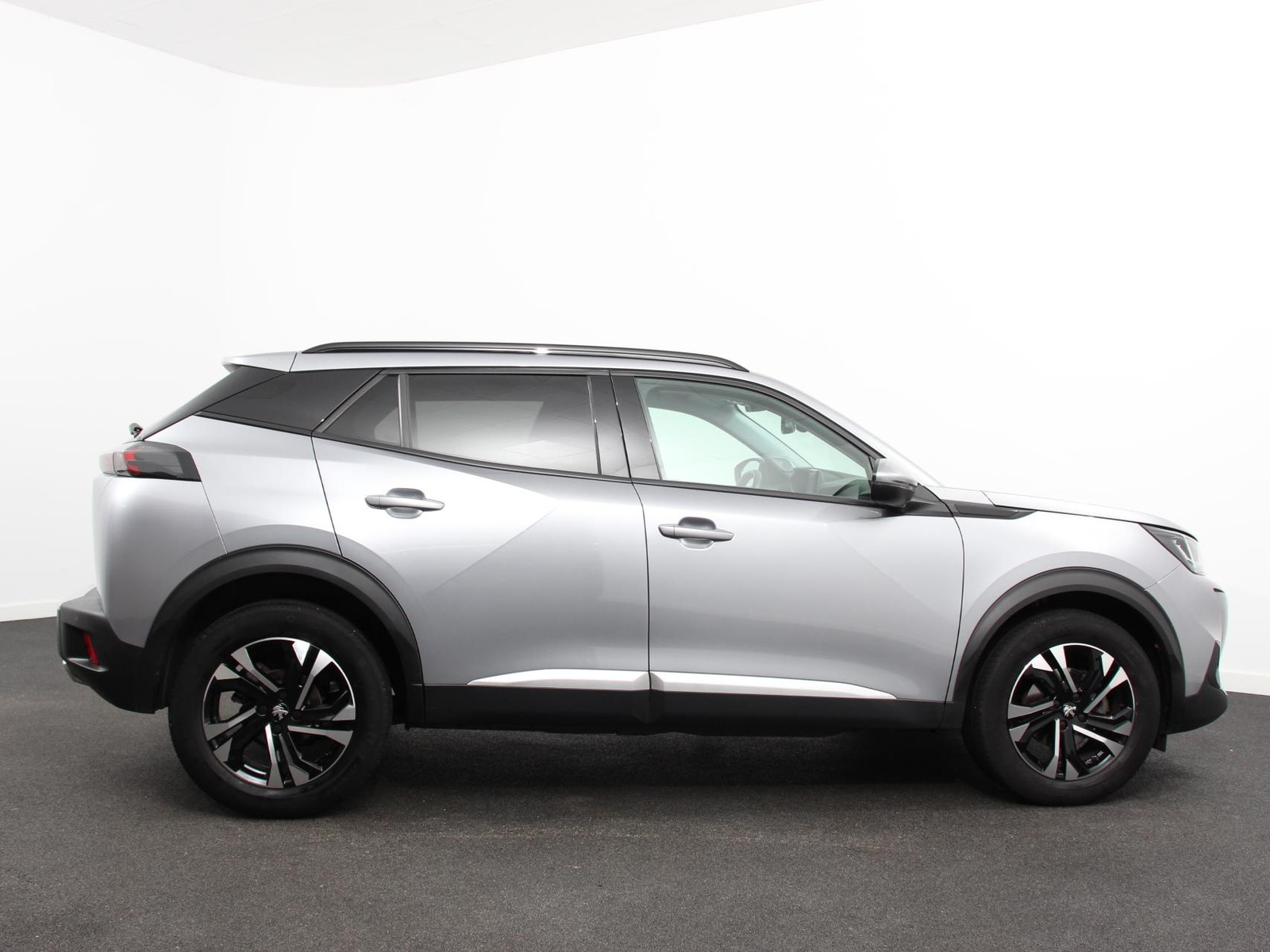 Peugeot 2008 1.2 PureTech Allure thumbnail 2