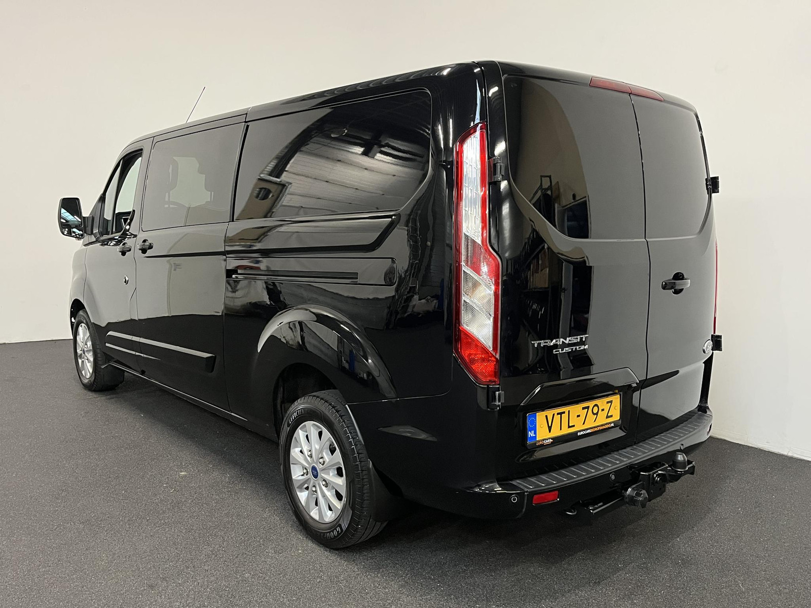 Ford Transit Custom 300 2.0 TDCI L2H1 Limited Dubbele cabine