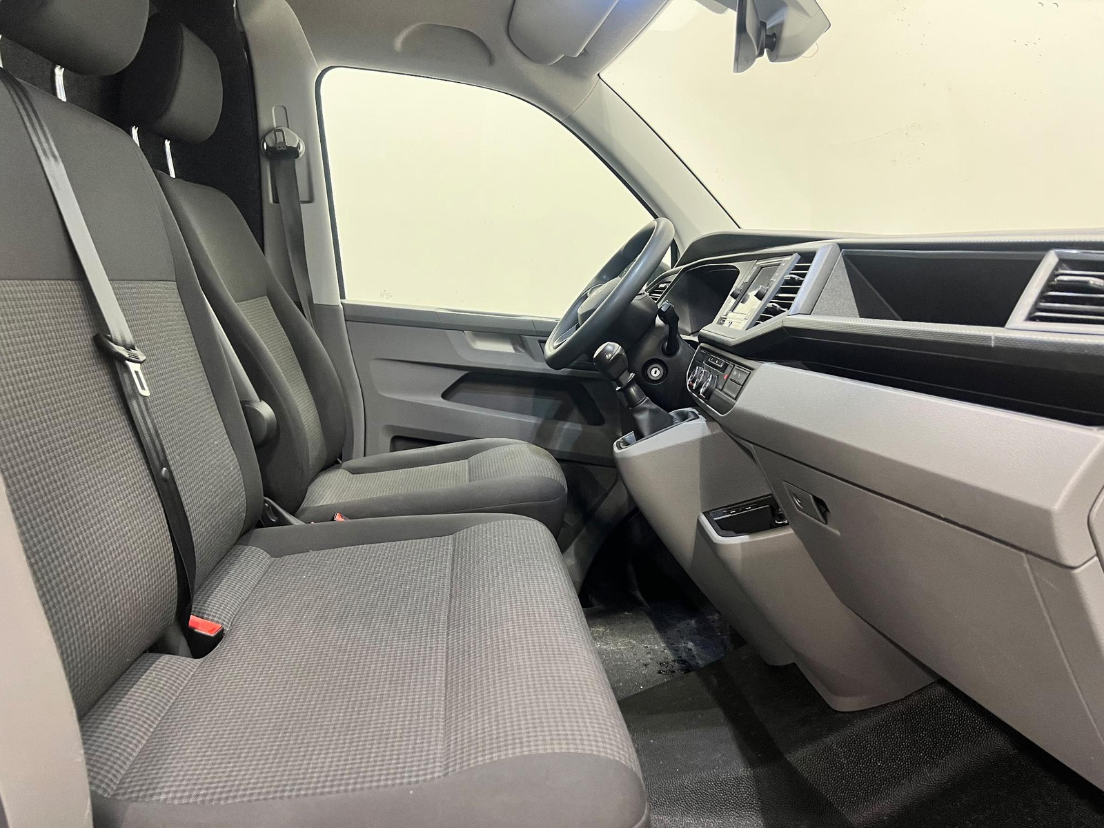 Volkswagen Transporter 2.0 TDI L2H1