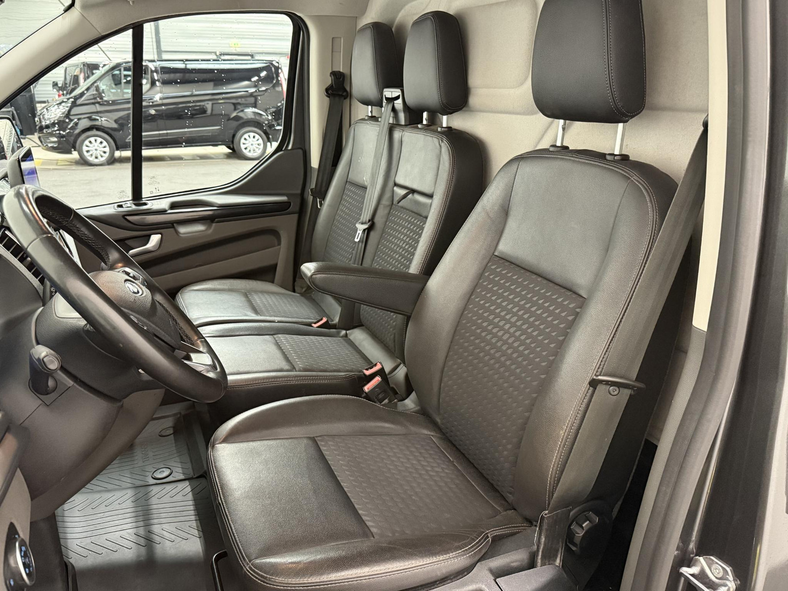 Ford Transit Custom 320 2.0 TDCI L2H1 Sport 170PK thumbnail 5