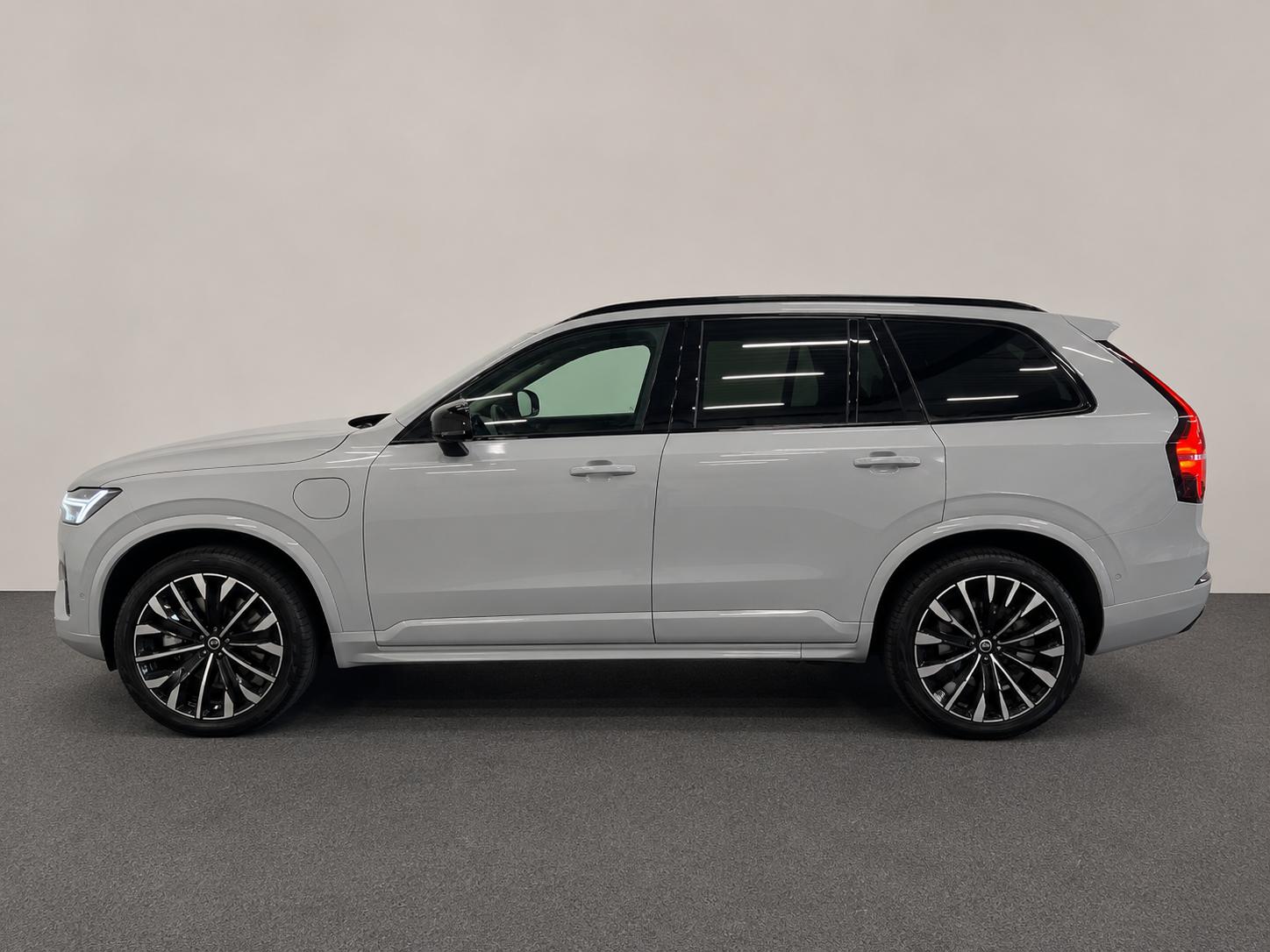 Volvo XC90 2.0 T8 Plug-in hybrid AWD Plus Dark 7 persoons