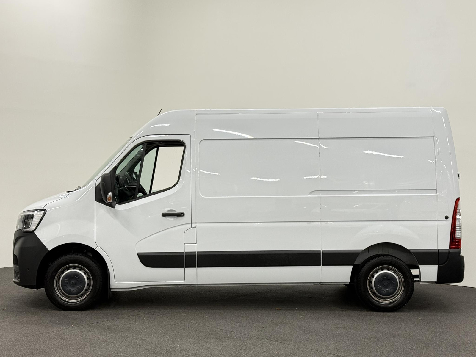 Renault Master T33 2.3 dCi 135 L2H2