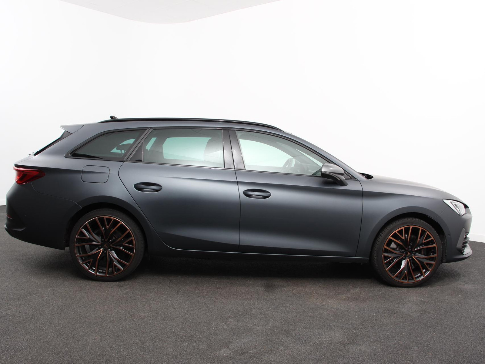 CUPRA Leon Sportstourer 1.4 e-Hybrid PHEV Automaat VZ Business thumbnail 2