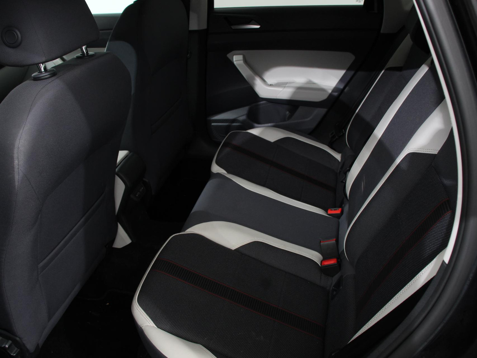 Volkswagen Polo 1.0 TSI Automaat Comfort Sport-Line thumbnail 9
