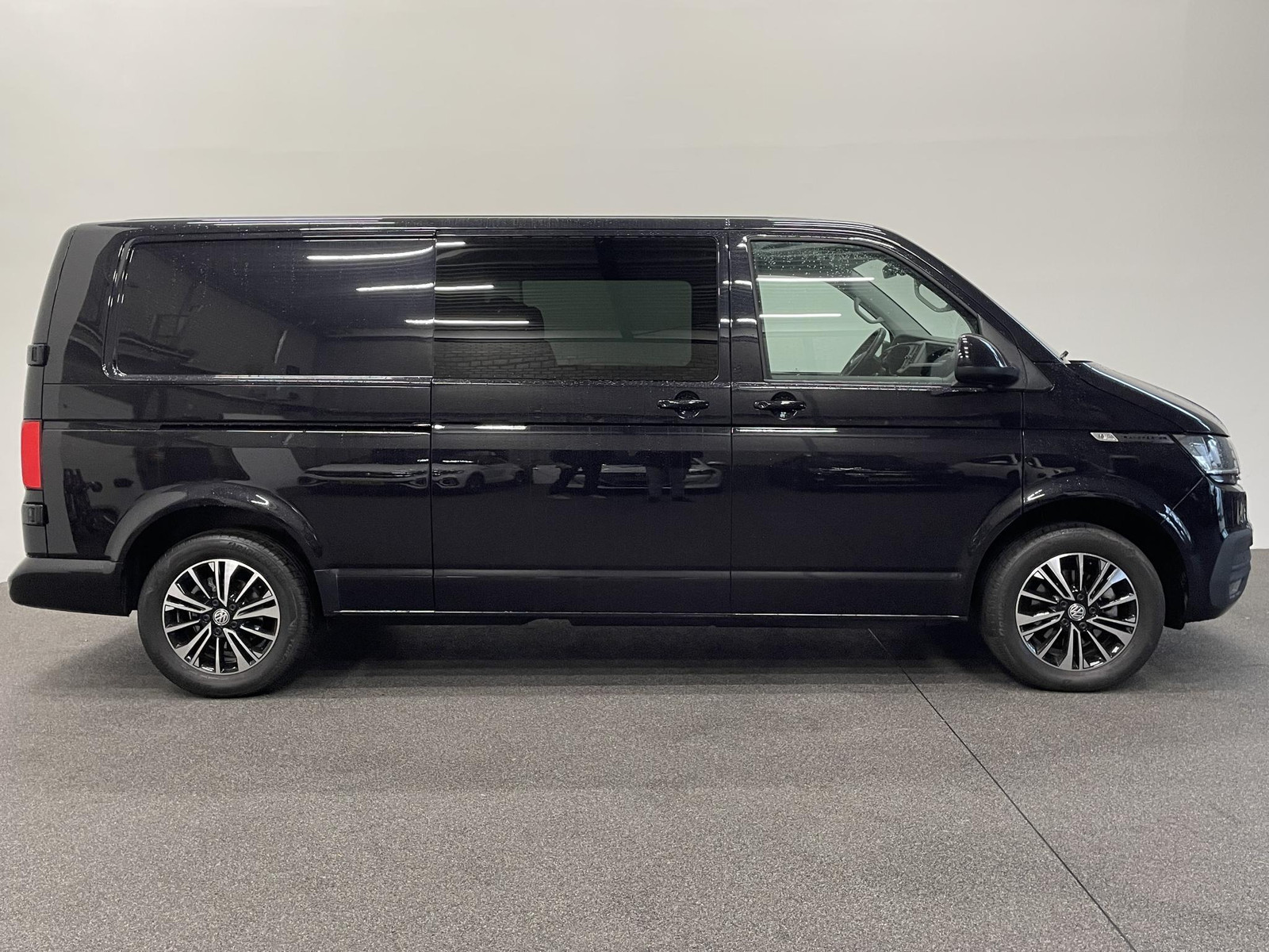 Volkswagen Transporter 2.0 150PK L2H1 Highline Dubbele Cabine 6p Automaat