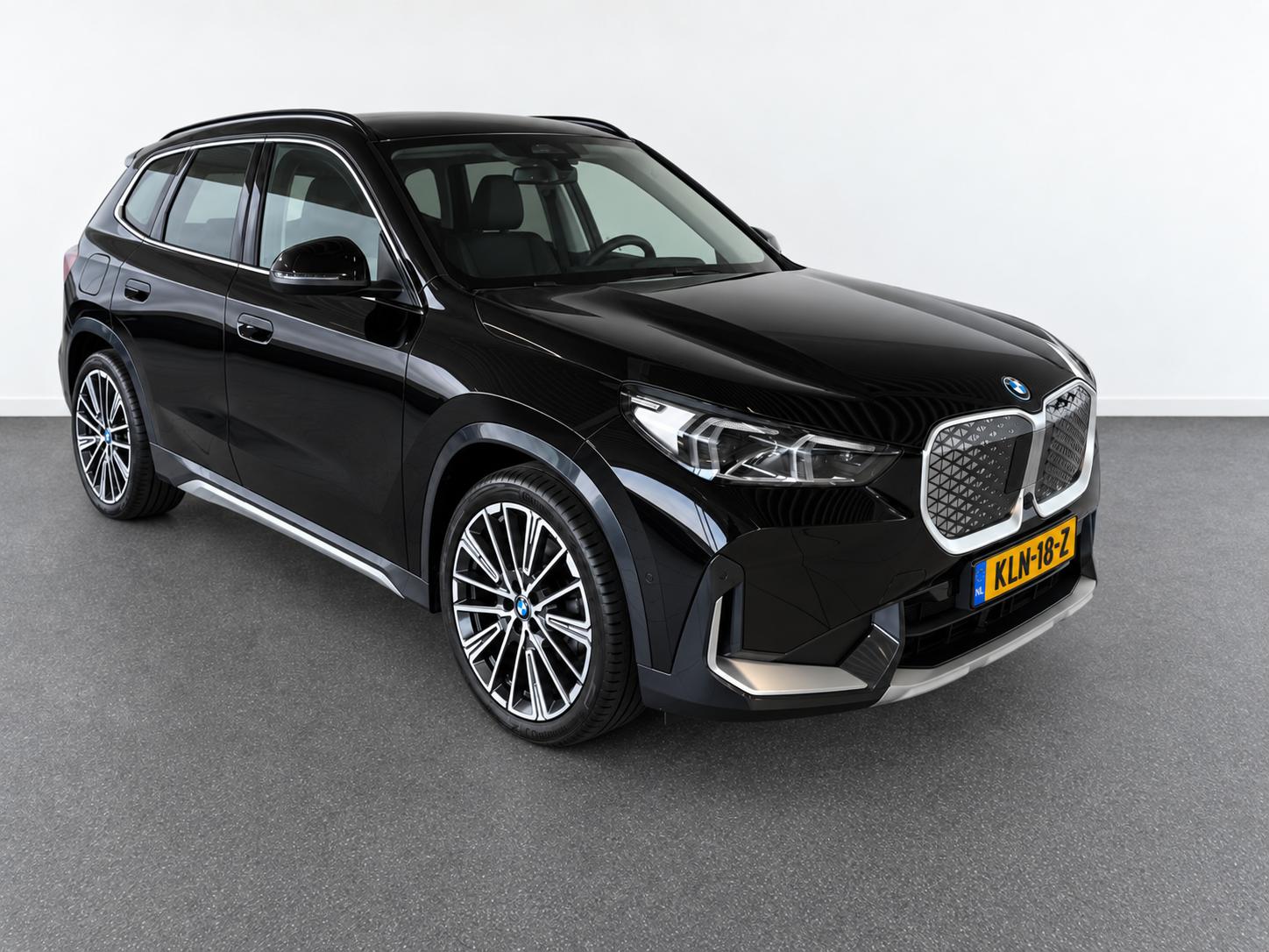 BMW iX1 xDrive30 67 kWh