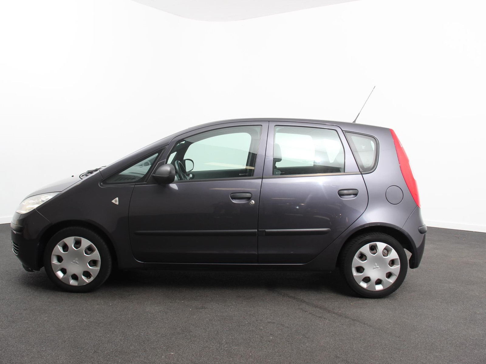 Mitsubishi Colt 1.5 Automaat Invite thumbnail 4