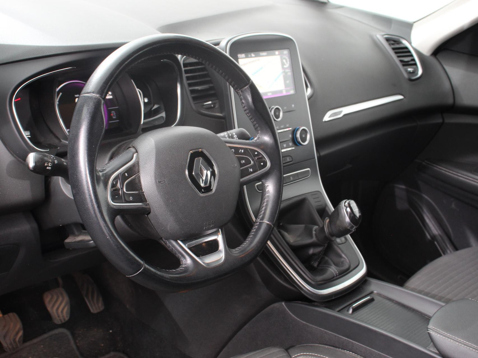 Renault Grand Scénic 1.2 TCe Zen thumbnail 3