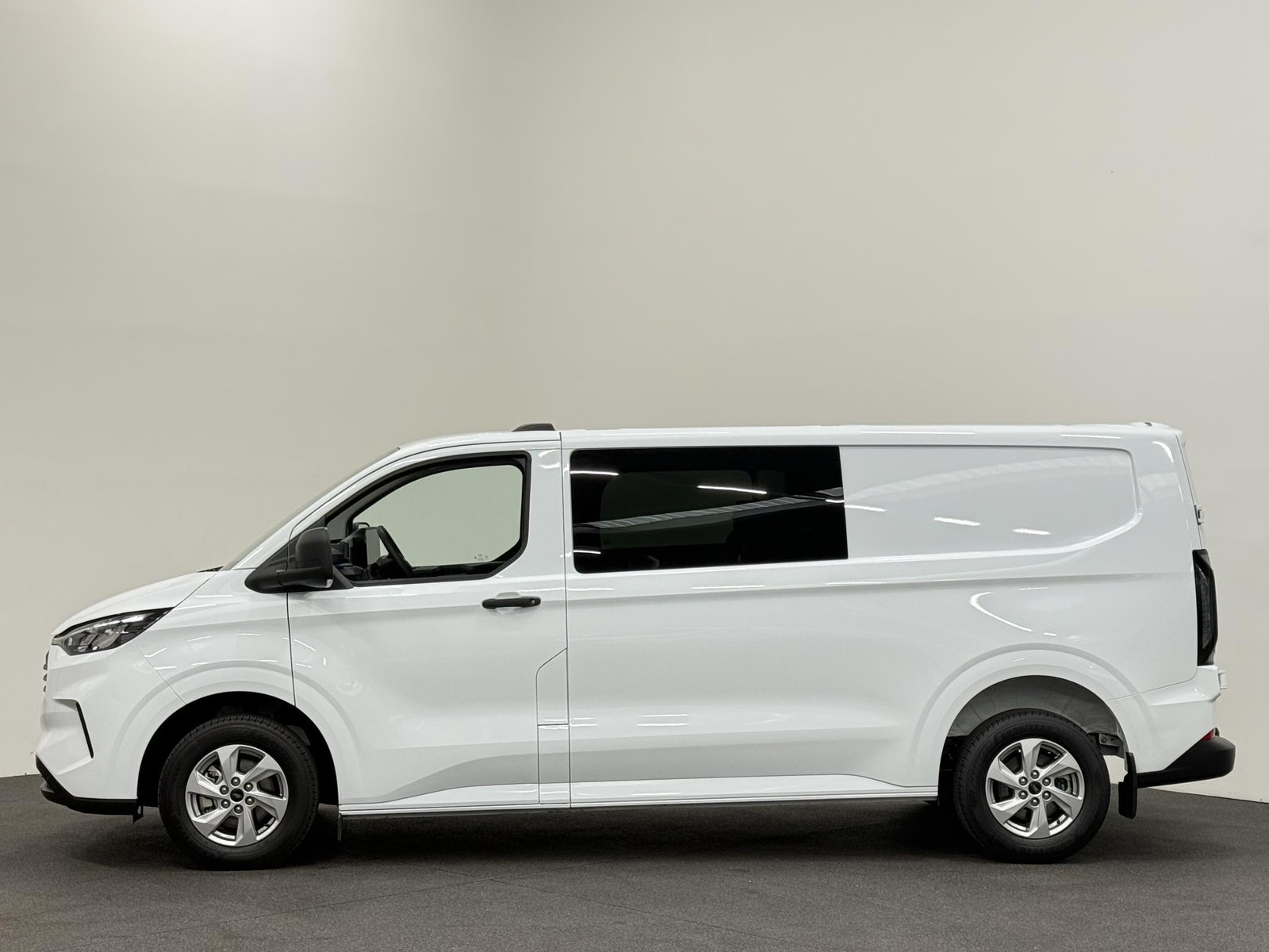 Ford Transit Custom 300 2.0 TDCI L2H1 Trend NM Automaat Dubbele Cabine thumbnail 4