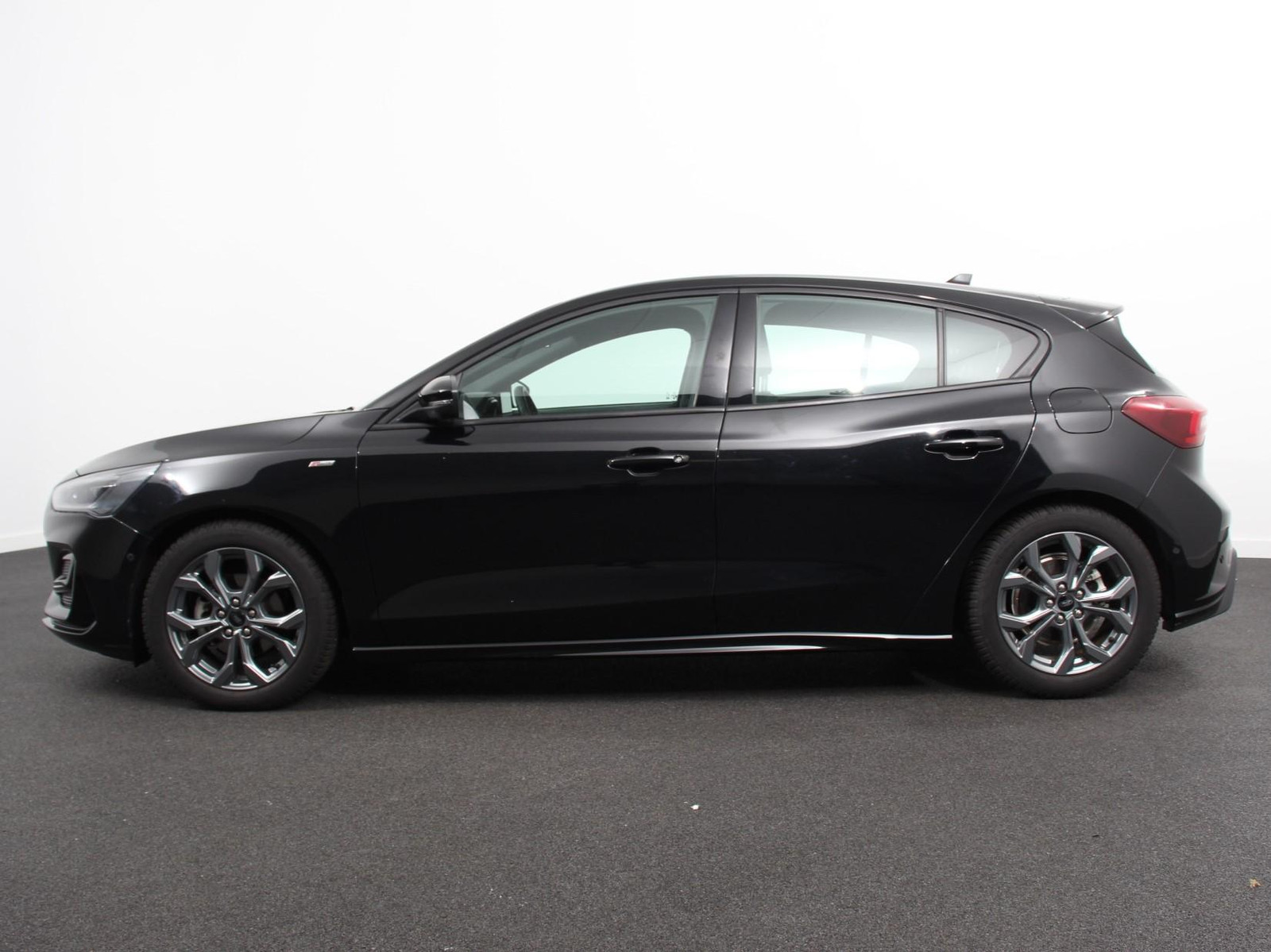 Ford Focus 1.0 EcoBoost Hybrid ST Line thumbnail 5