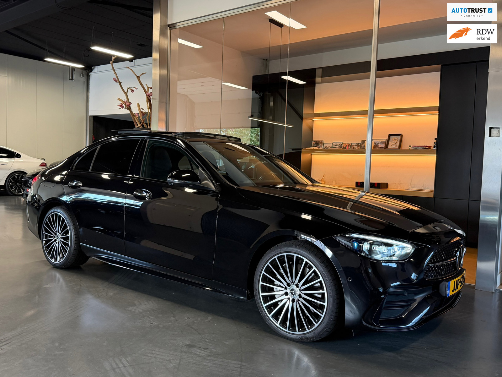Mercedes-Benz C-Klasse 180 AMG Night Pano Memory 360Cam. Distr.