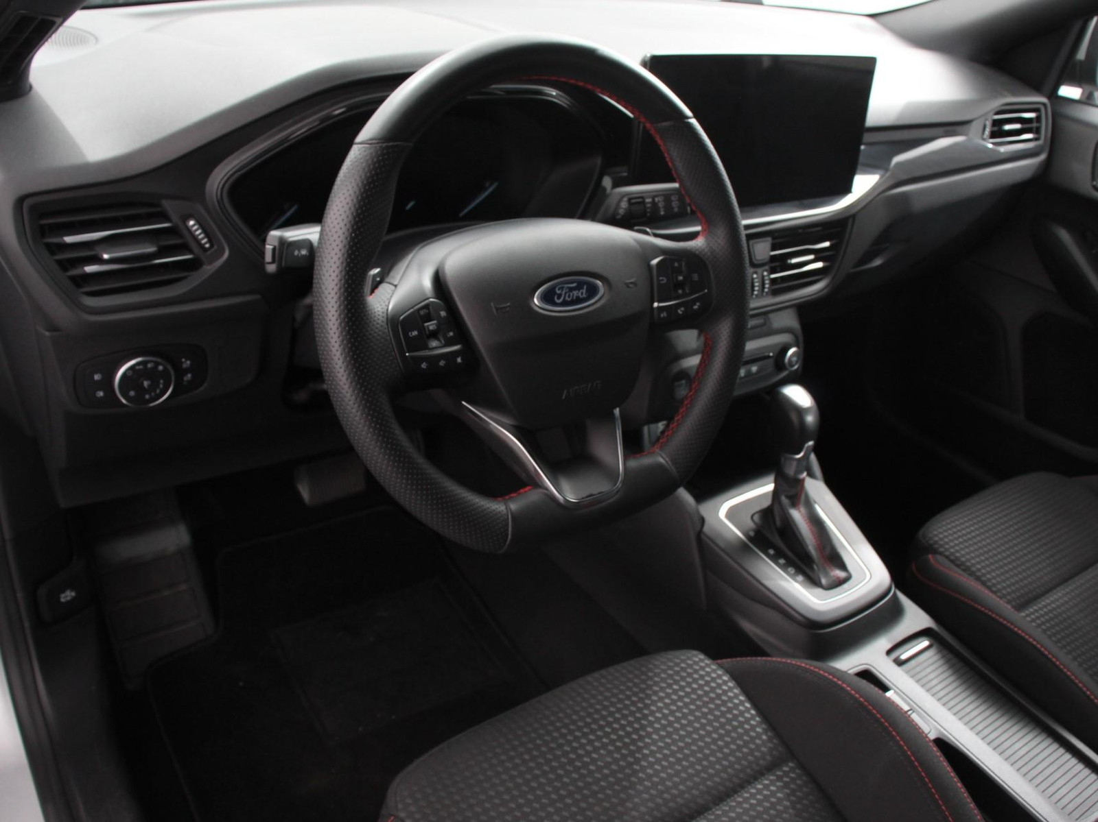 Ford Focus Wagon 1.0 125pk Hybrid Automaat ST thumbnail 6