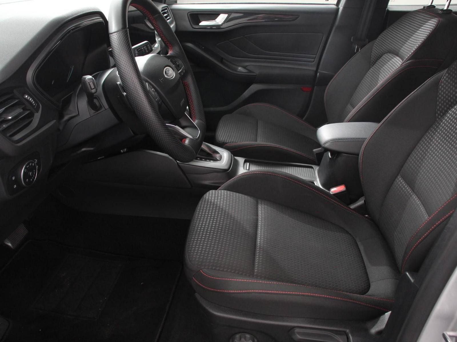 Ford Focus Wagon 1.0 125pk Hybrid Automaat ST thumbnail 8