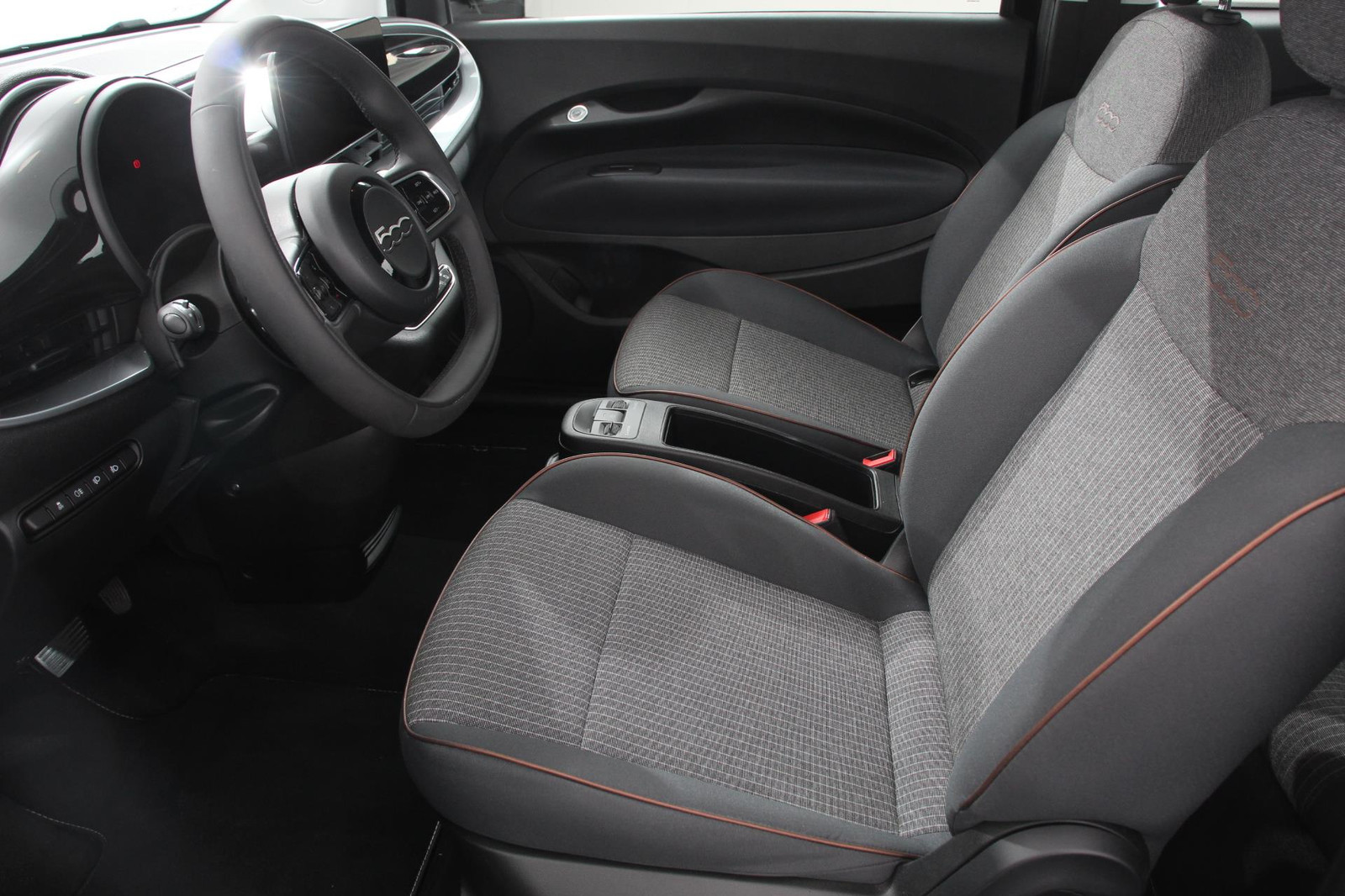 Fiat 500e 42 kWh 118pk Icon thumbnail 4
