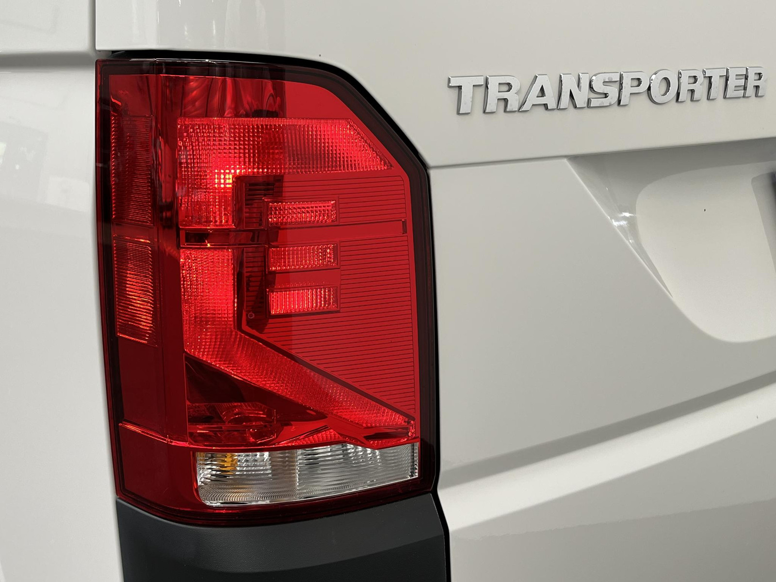 Volkswagen Transporter 2.0 TDI L2H1 150PK Automaat