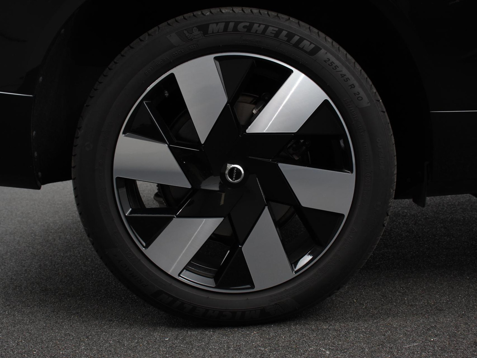 Volvo XC60 2.0 T6 Plug-in hybrid AWD Ultimate Dark