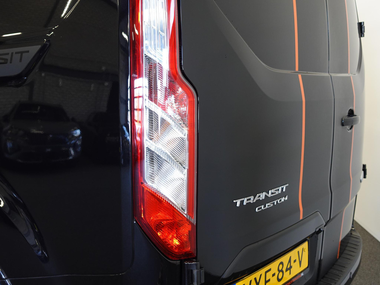 Ford Transit Custom 320 2.0 TDCI L2H1 Sport 170PK Automaat thumbnail 4