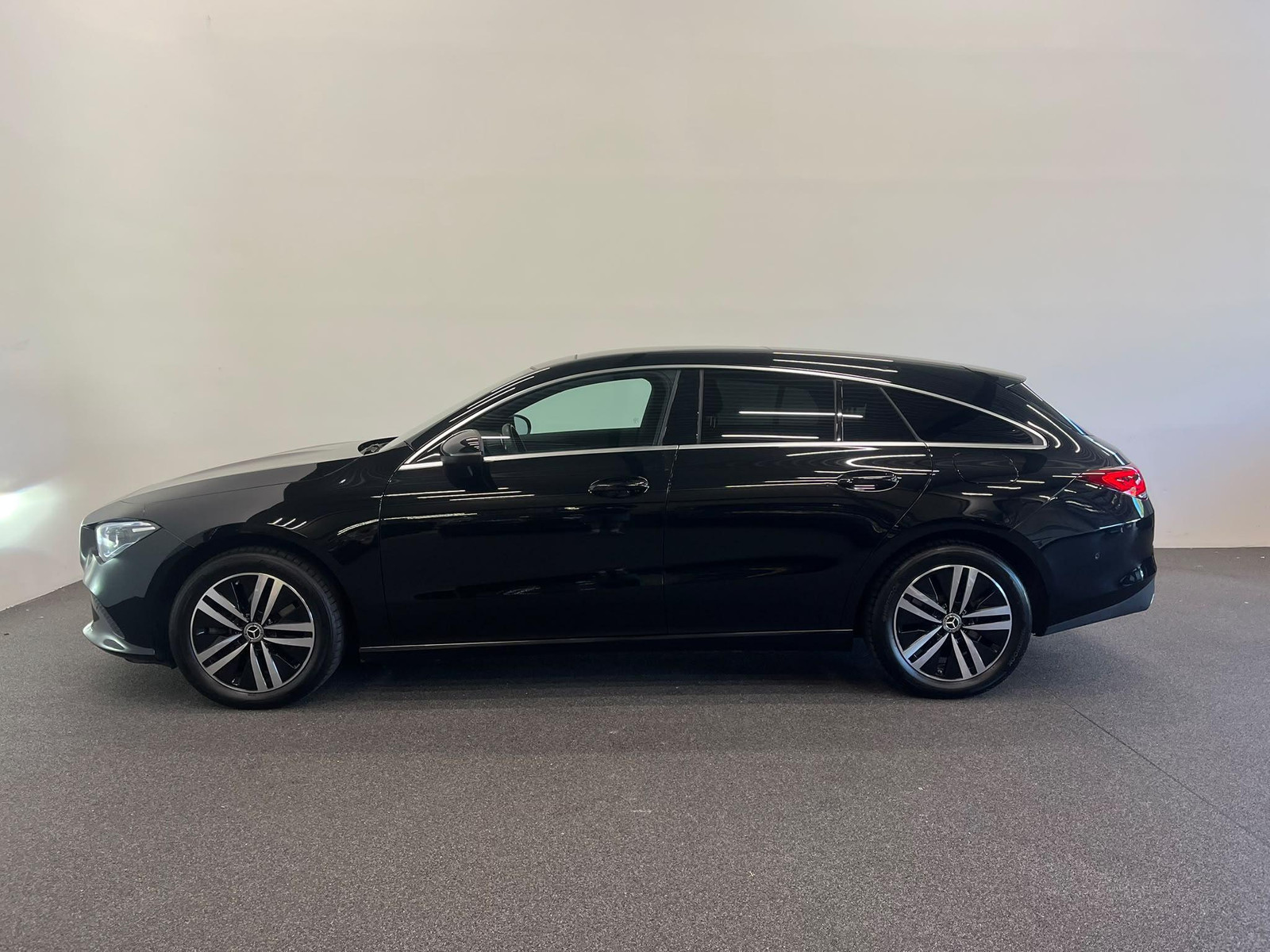 Mercedes-Benz CLA Shooting Brake 250 e Business
