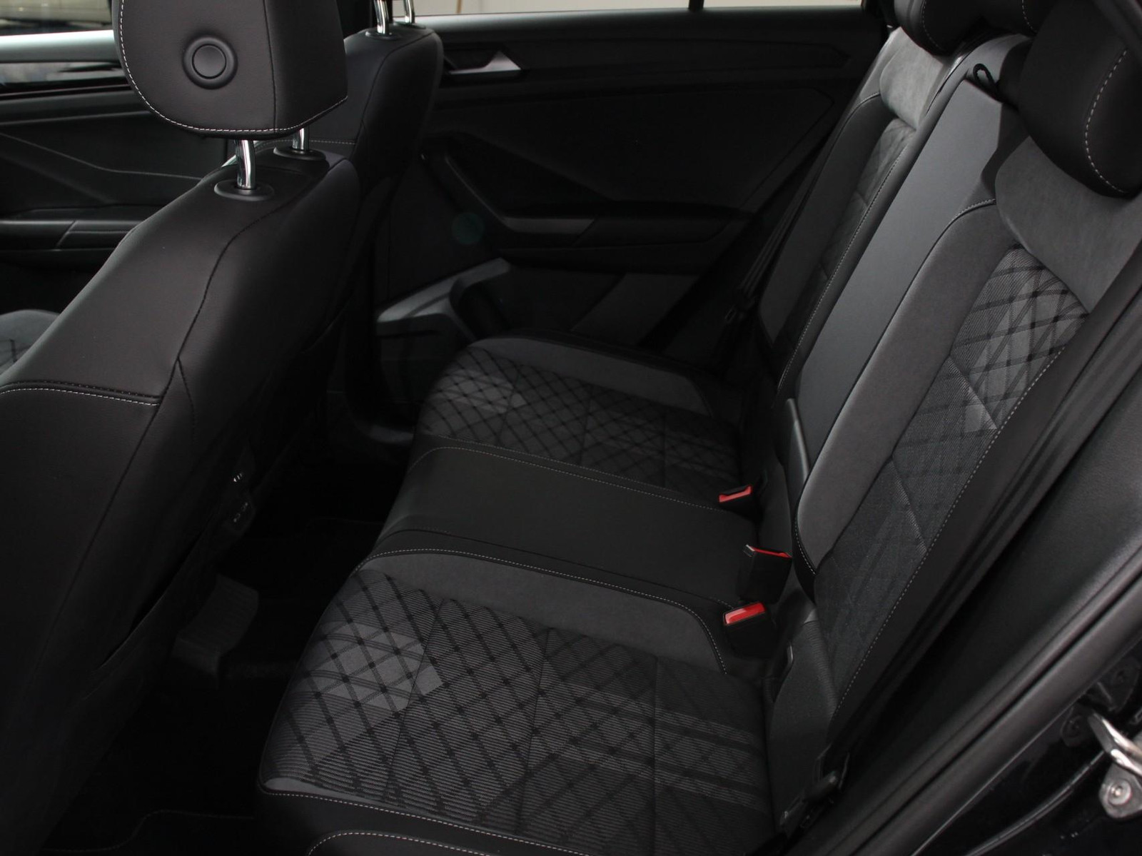 Volkswagen T-Roc 1.5 TSI DSG R-Line thumbnail 8