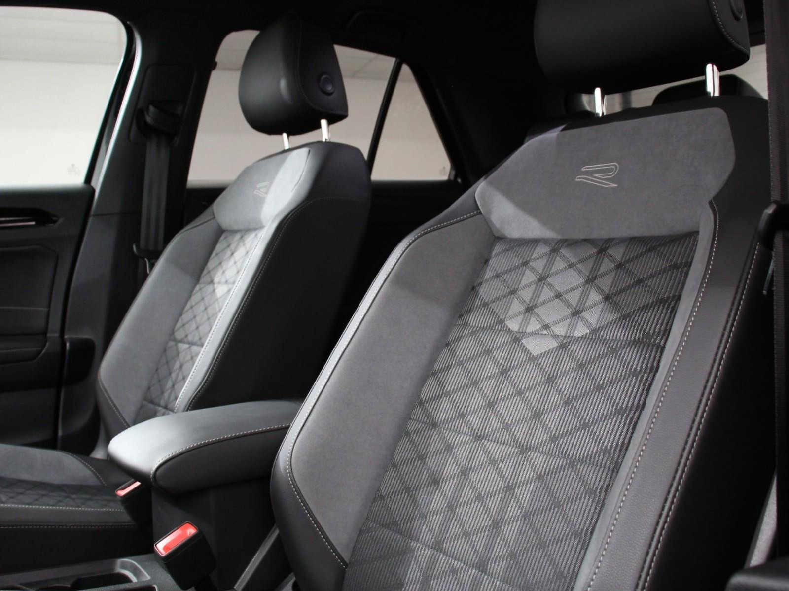 Volkswagen T-Roc 1.5 TSI DSG R-Line thumbnail 6
