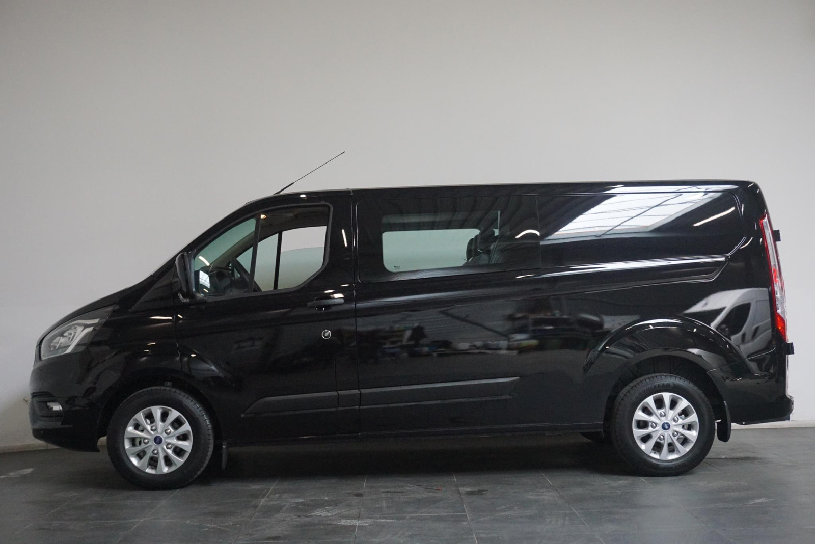 Ford Transit Custom 300 2.0 TDCI L2H1 Trend Dubbele Cabine Automaat thumbnail 10