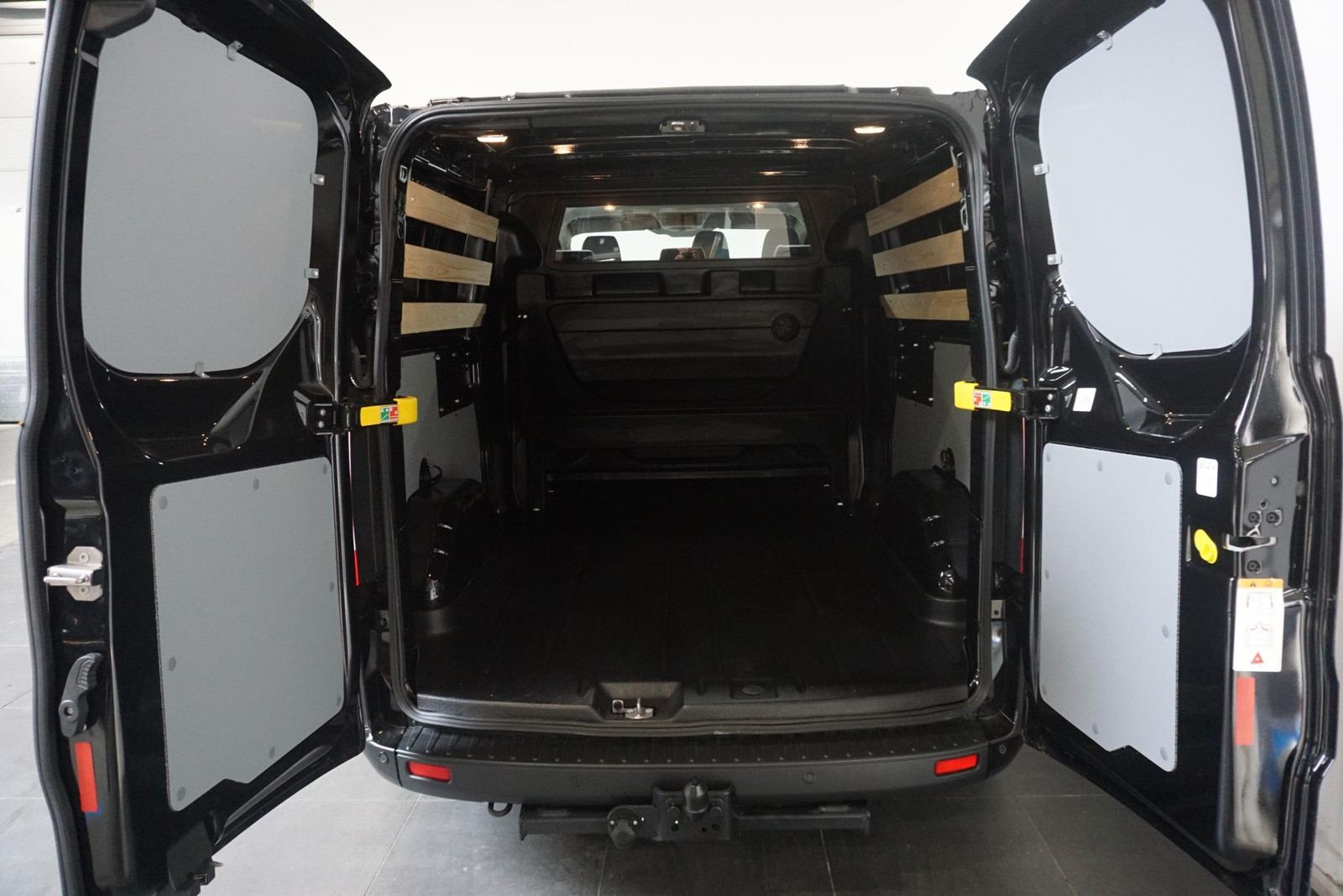 Ford Transit Custom 300 2.0 TDCI L2H1 Trend Dubbele Cabine Automaat