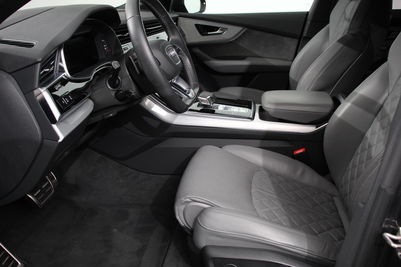 Audi Q8 55 TFSI e PHEV quattro Pro Line S-Line thumbnail 8