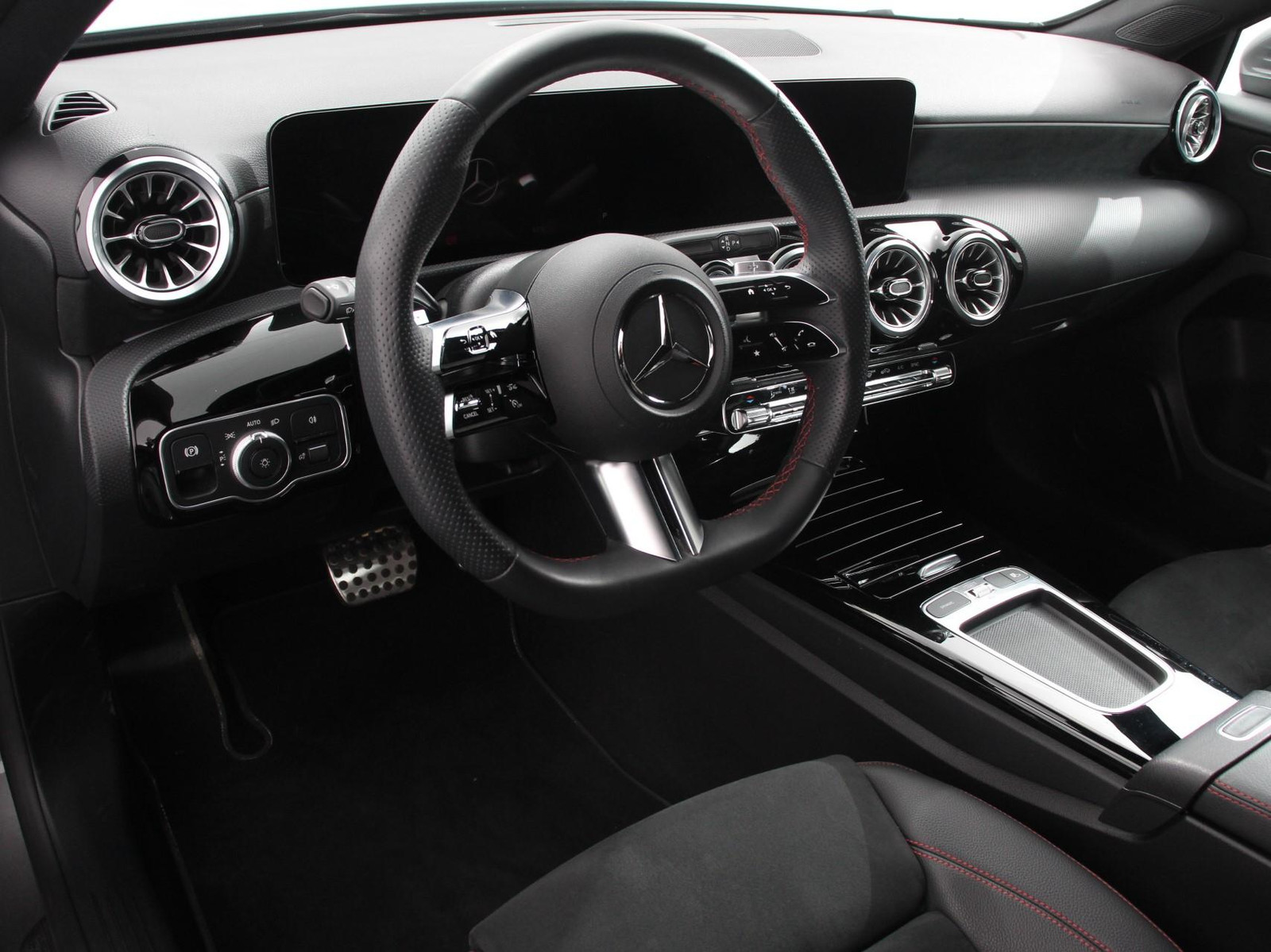Mercedes-Benz A-Klasse 200 177pk Automaat MHEV AMG Line