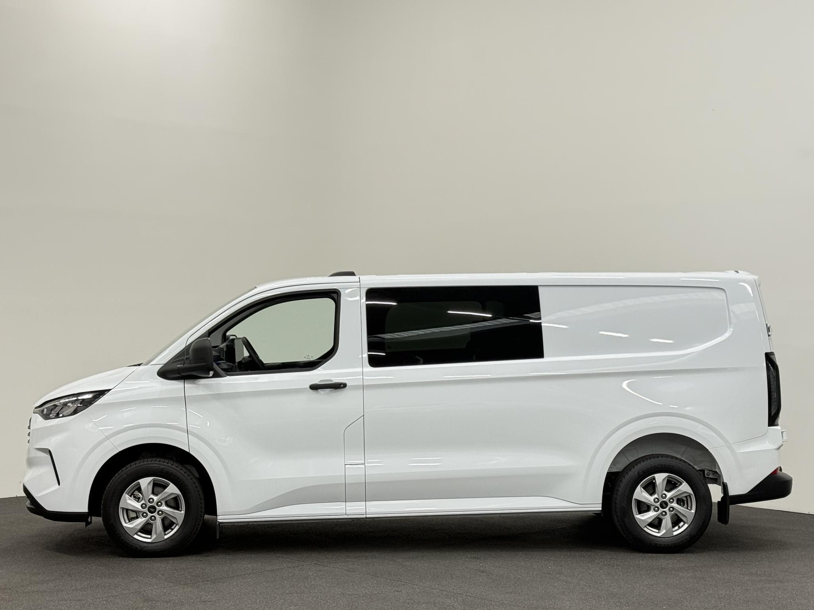 Ford Transit Custom 300 2.0 TDCI L2H1 Trend NM Automaat Dubbele Cabine thumbnail 3