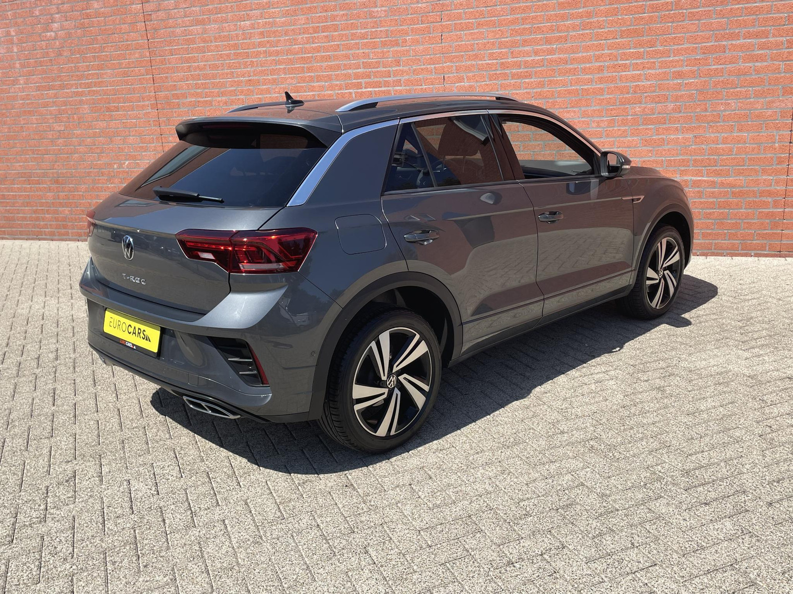 Volkswagen T-Roc 1.5 TSI 150pk DSG R-Line thumbnail 3