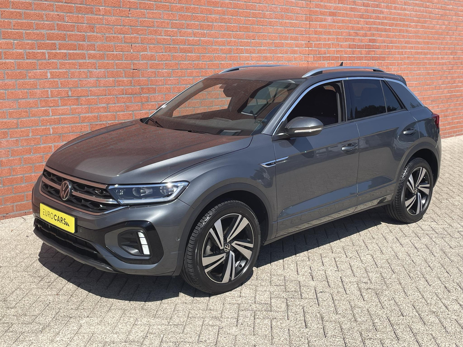 Volkswagen T-Roc 1.5 TSI 150pk DSG R-Line thumbnail 2