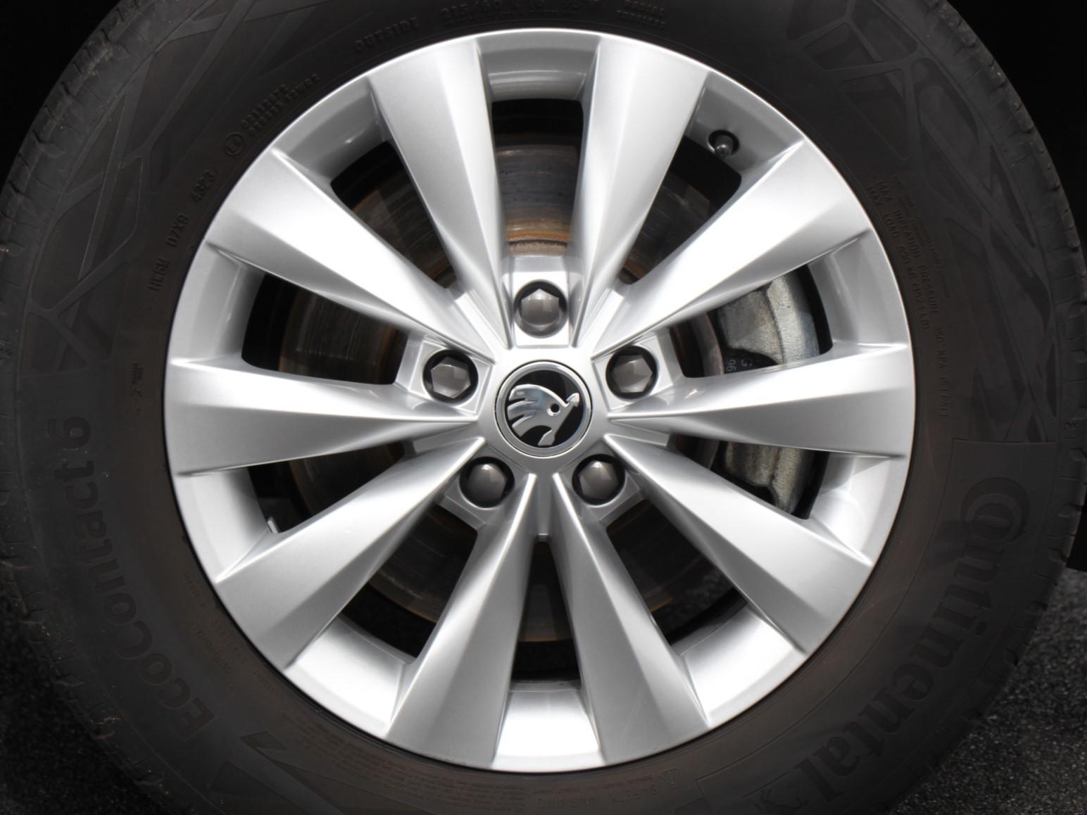 Škoda Karoq 1.5 TSI 150pk Automaat Ambition thumbnail 3