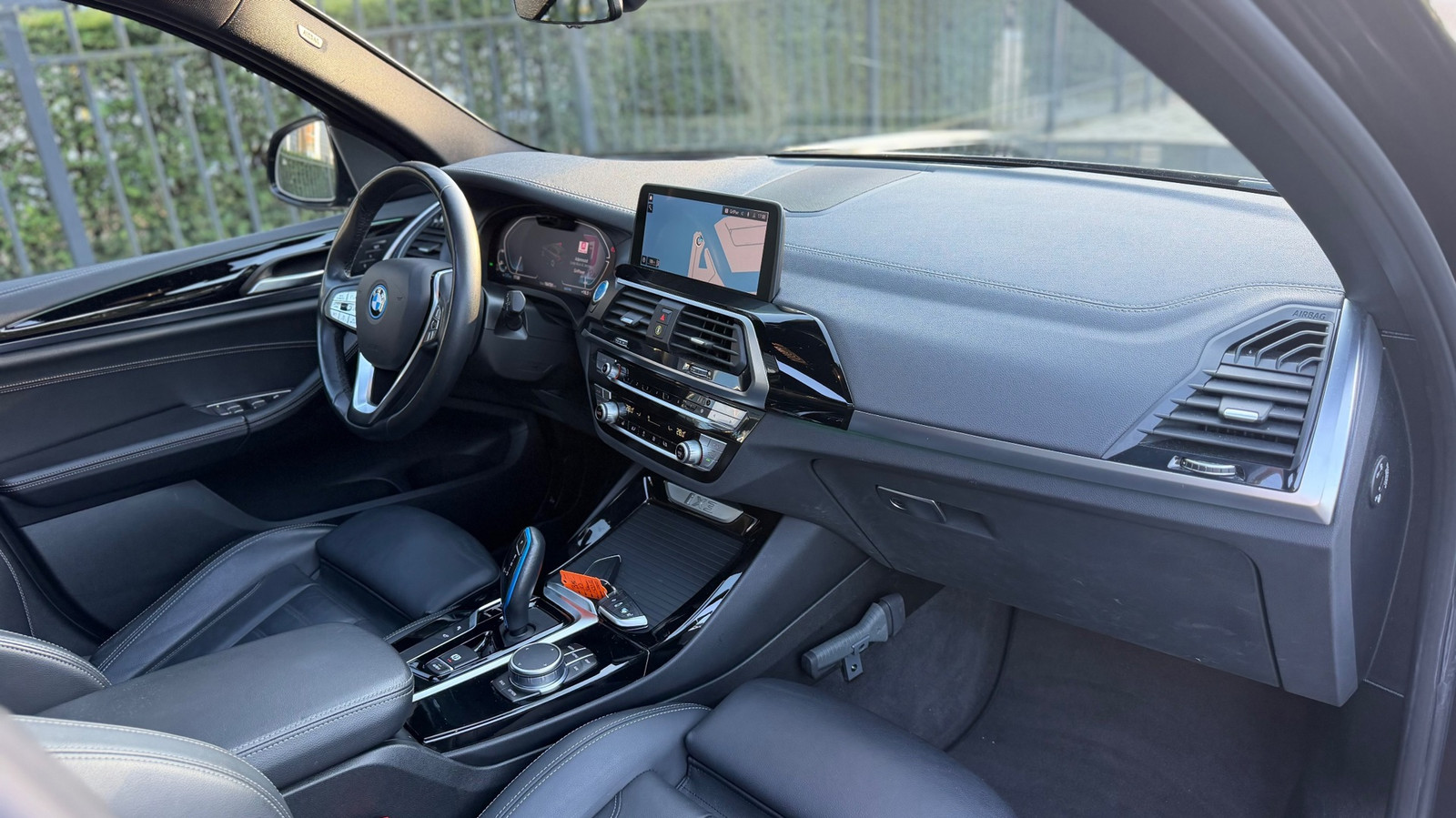 BMW iX3 High Executive 80 kWh SOH 98% PANORAMADAK/HEAD-UP/HARMANKARDON/ /TREKHAAK/LEER FULL-LED |360'' CAMERA |