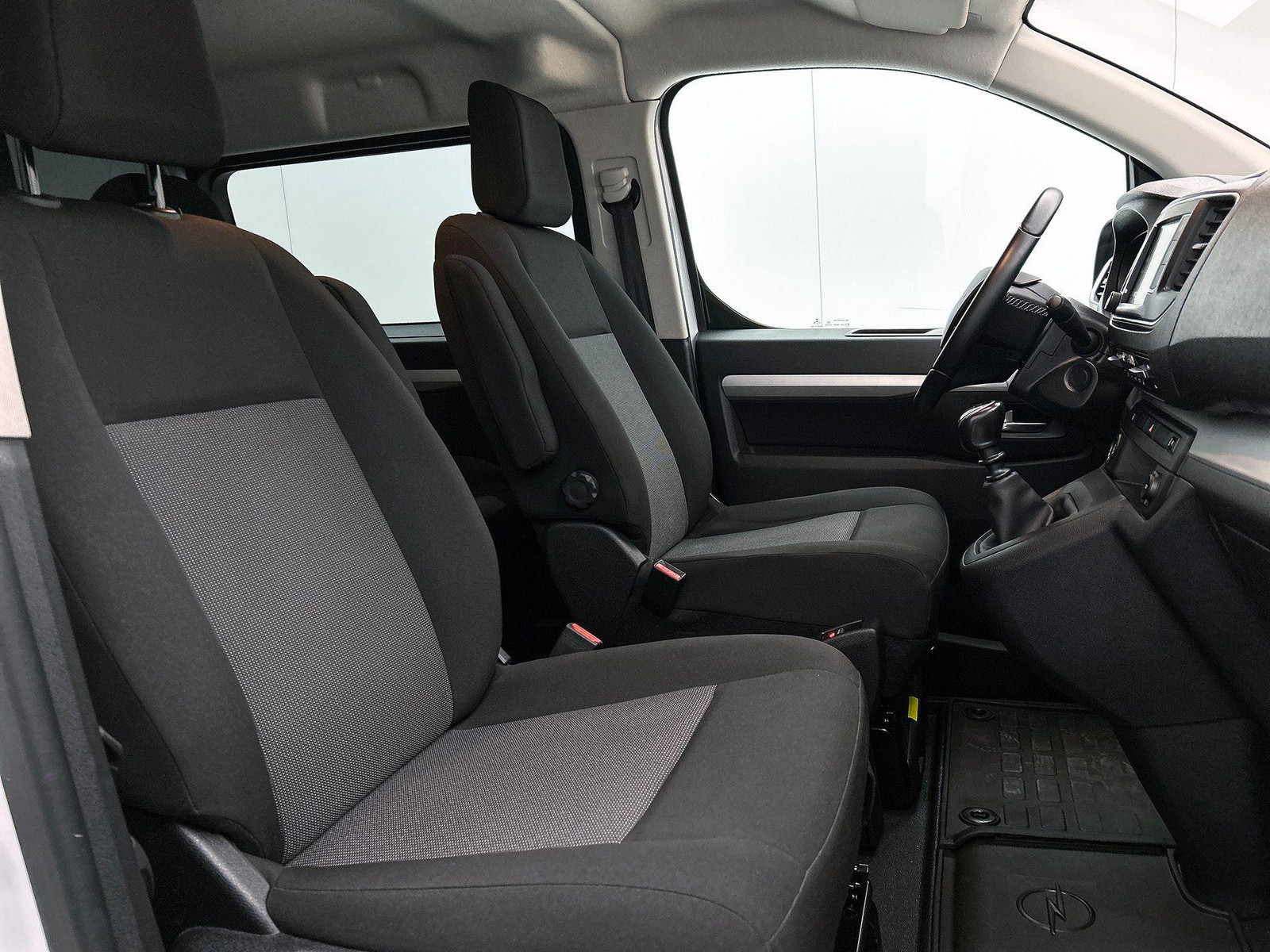 Opel Vivaro 145pk L3H1 Dubbele Cabine Sport Edition thumbnail 4