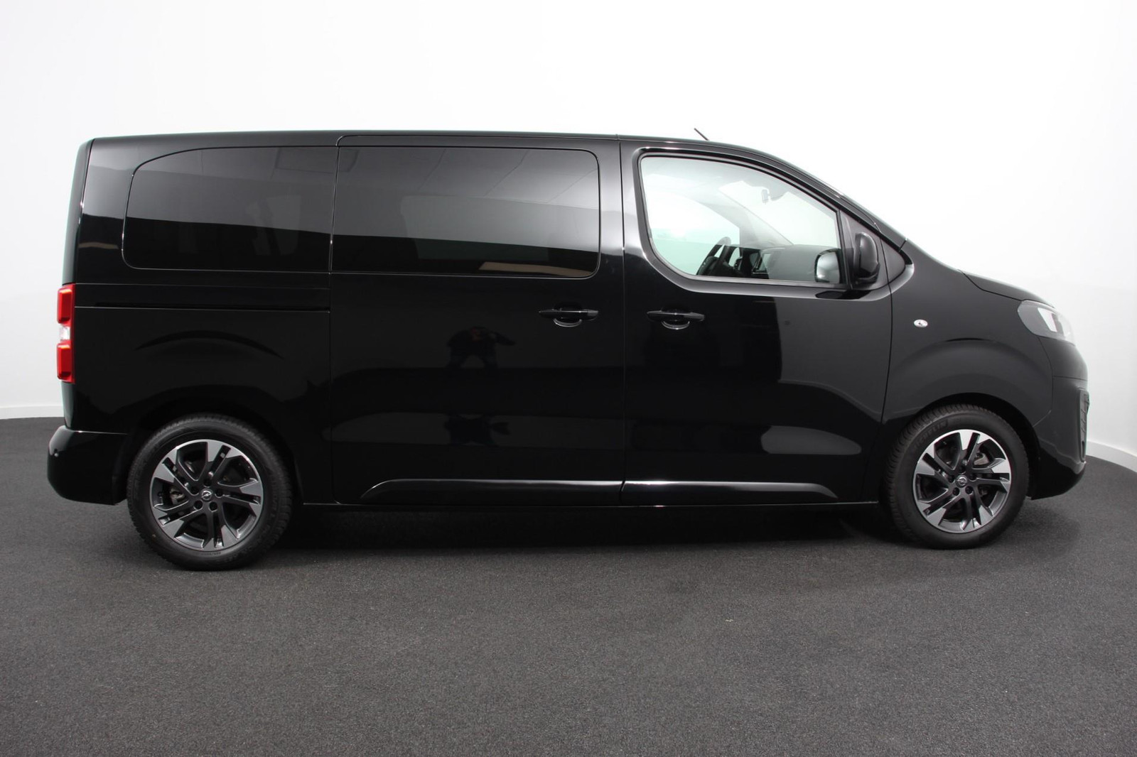 Opel Vivaro-e Combi Zafira L2H1 75 kWh 8persoons PERSONENBUS