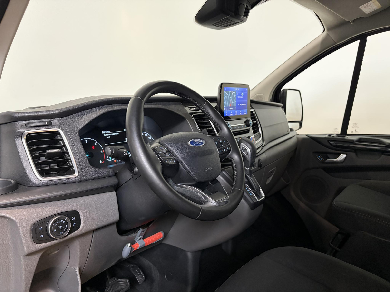 Ford Transit Custom 300 2.0 TDCI L2H1 Limited Dubbele cabine