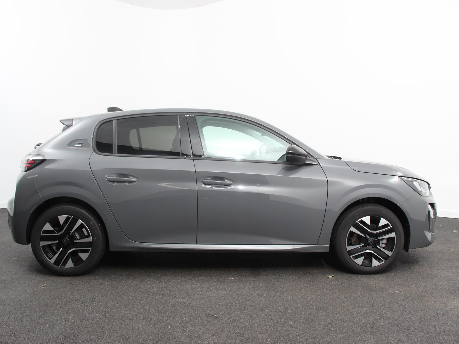 Peugeot e-208 EV Allure 50 kWh thumbnail 6