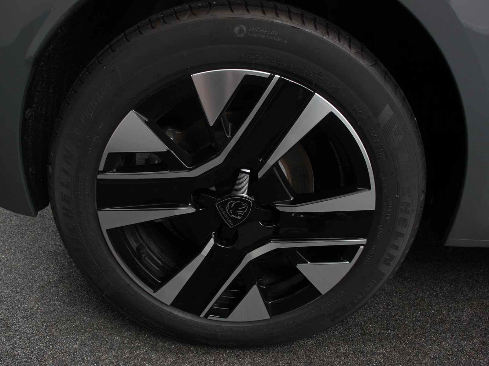 Peugeot e-208 EV Allure 50 kWh thumbnail 4