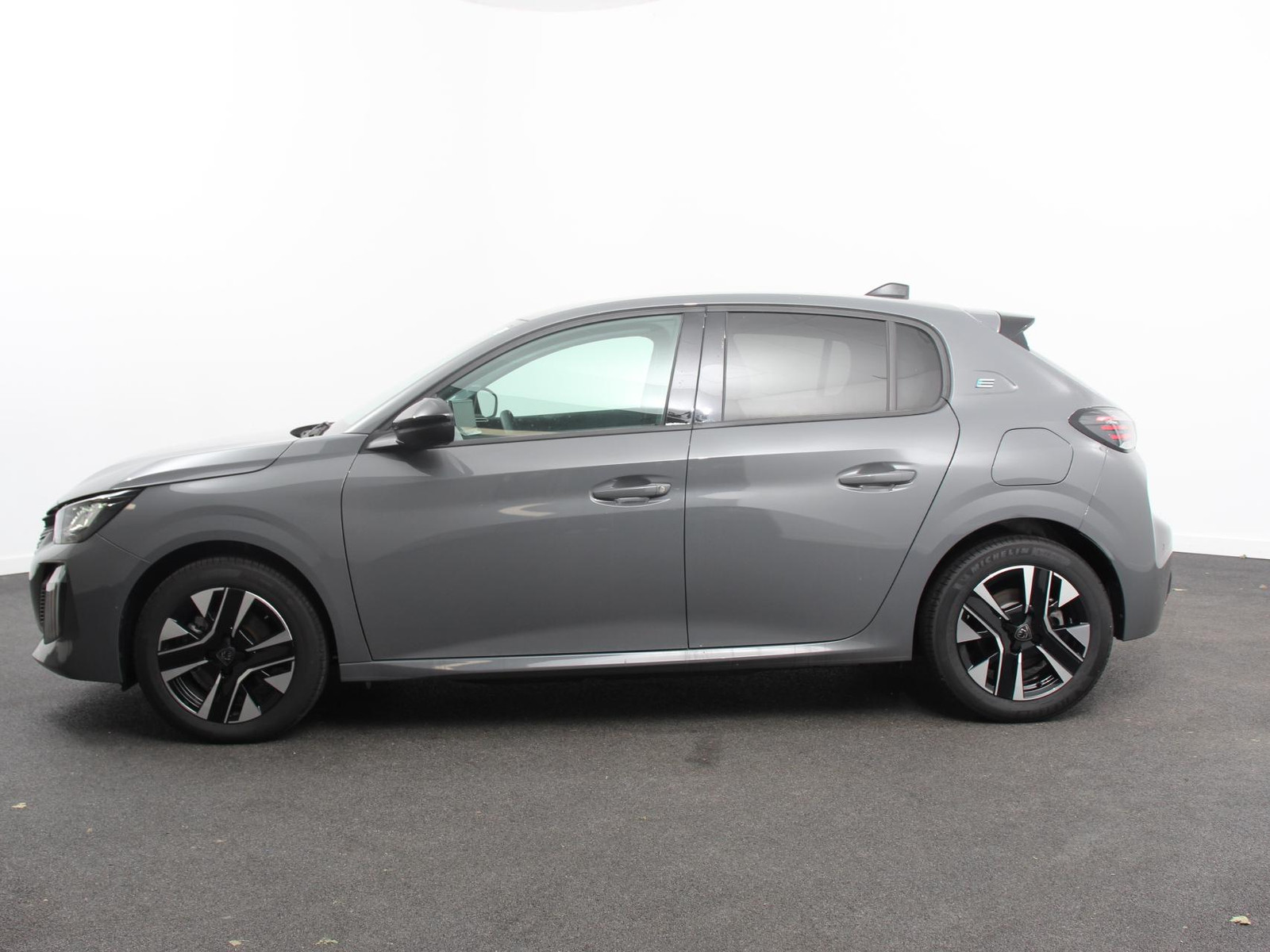 Peugeot e-208 EV Allure 50 kWh thumbnail 3