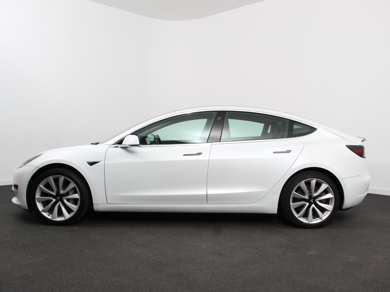 Tesla Model 3 RWD 60 kWh Standard Range Plus