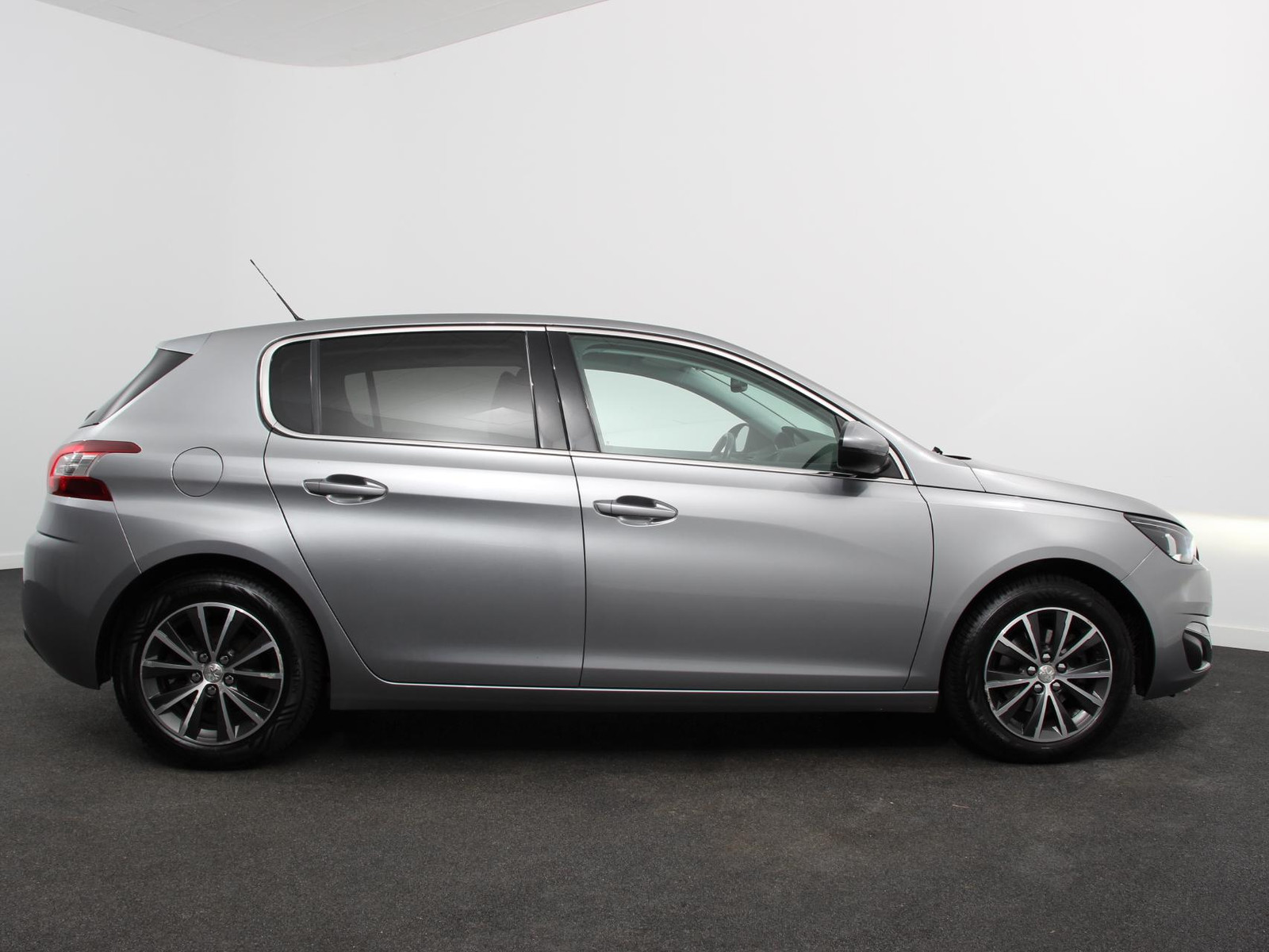 Peugeot 308 1.2 PureTech Blue Lease Premium thumbnail 3