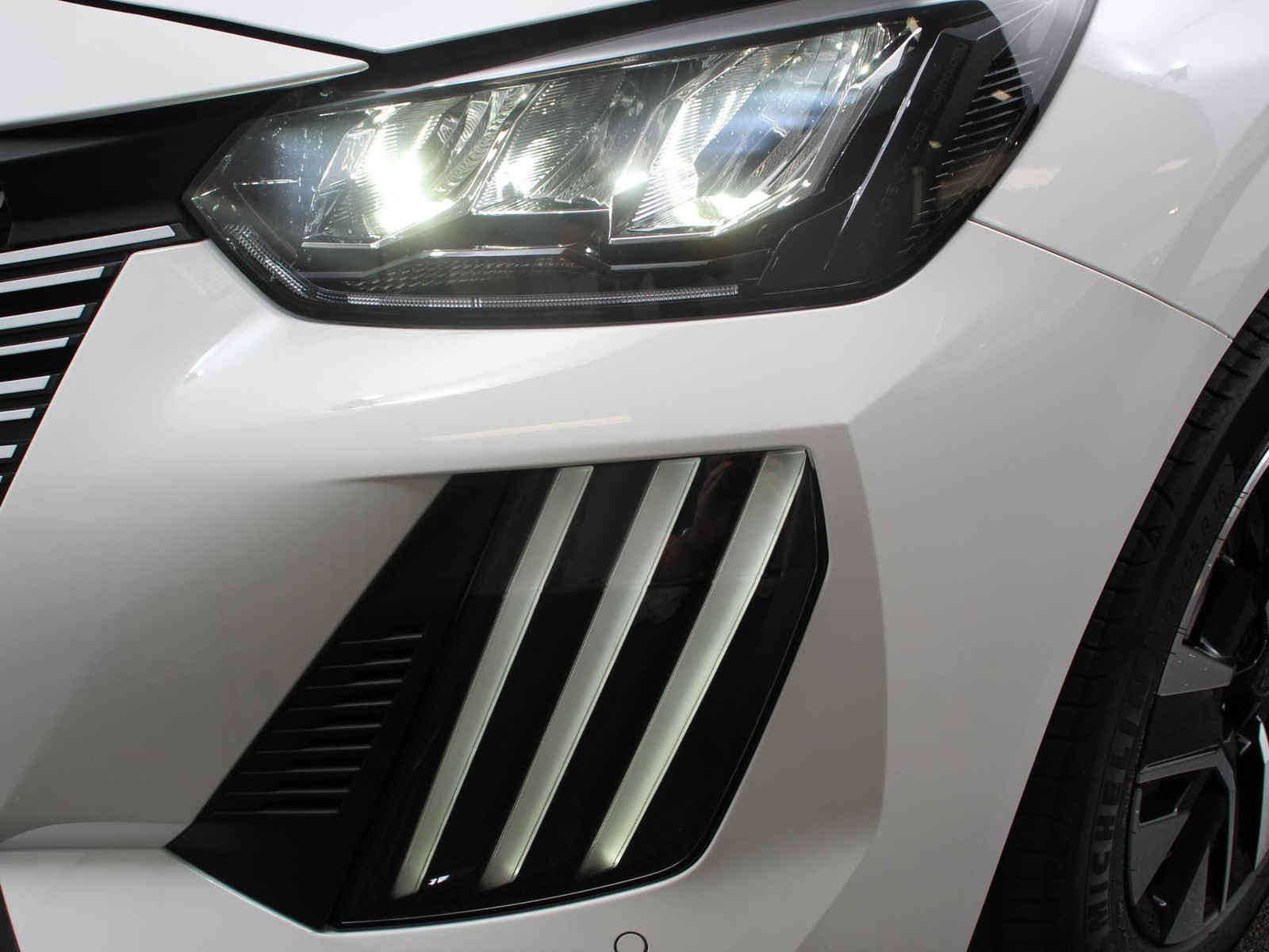 Peugeot e-208 EV Allure 50 kWh thumbnail 10