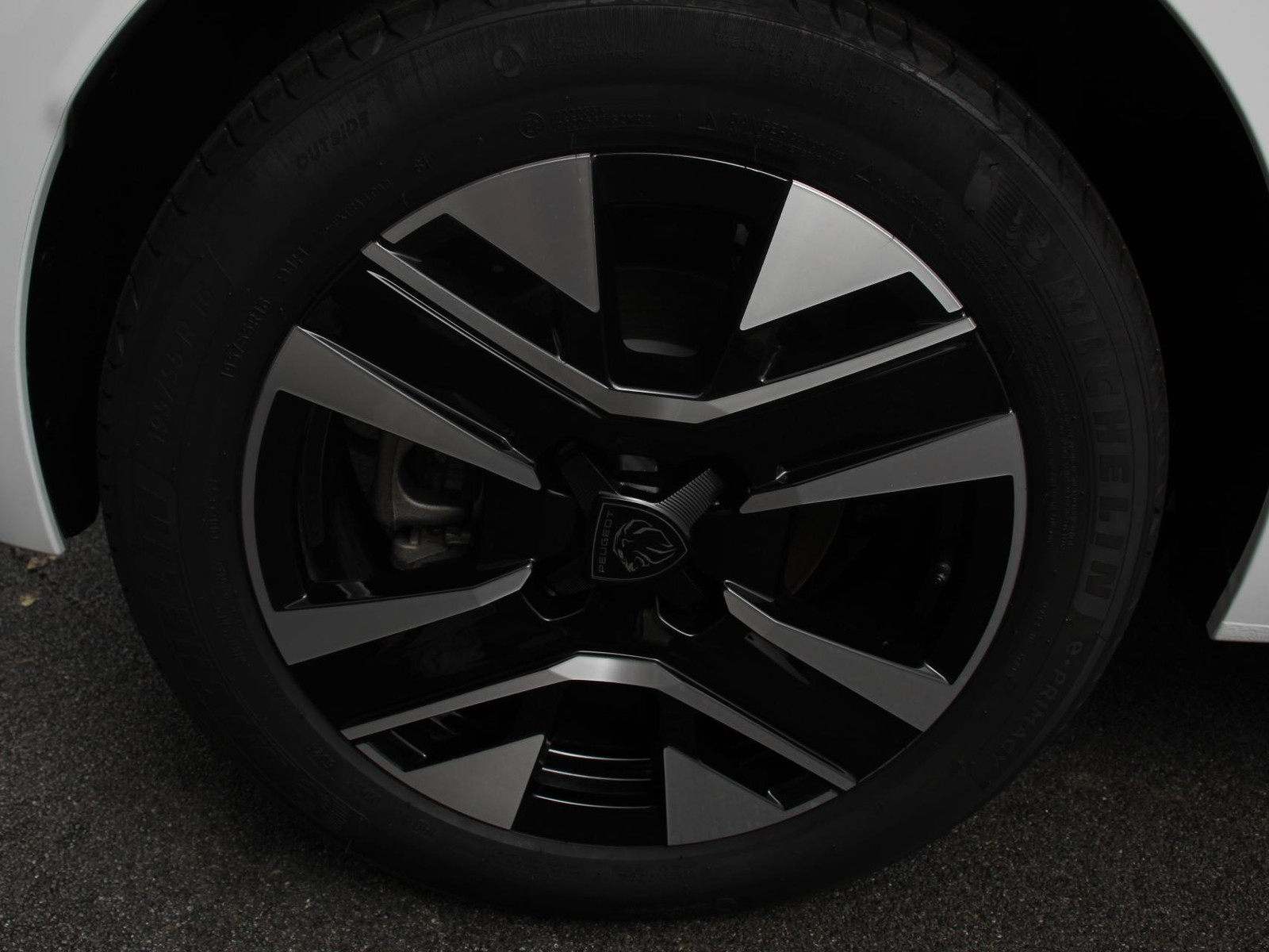 Peugeot e-208 EV Allure 50 kWh thumbnail 6