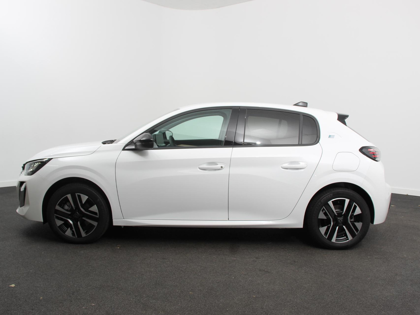 Peugeot e-208 EV Allure 50 kWh thumbnail 7