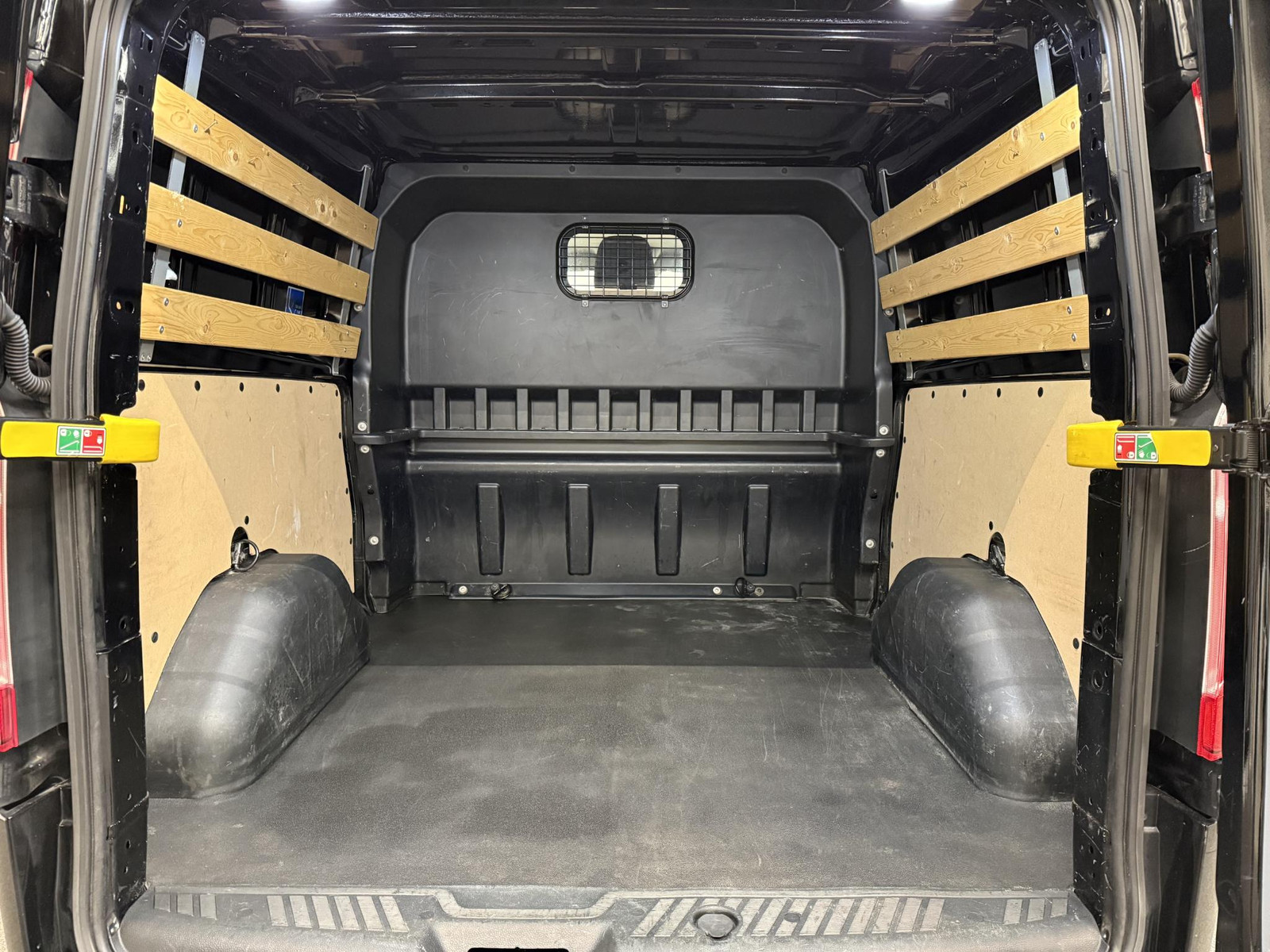 Ford Transit Custom 300 2.0 TDCI L2H1 Limited Dubbele cabine Automaat thumbnail 3
