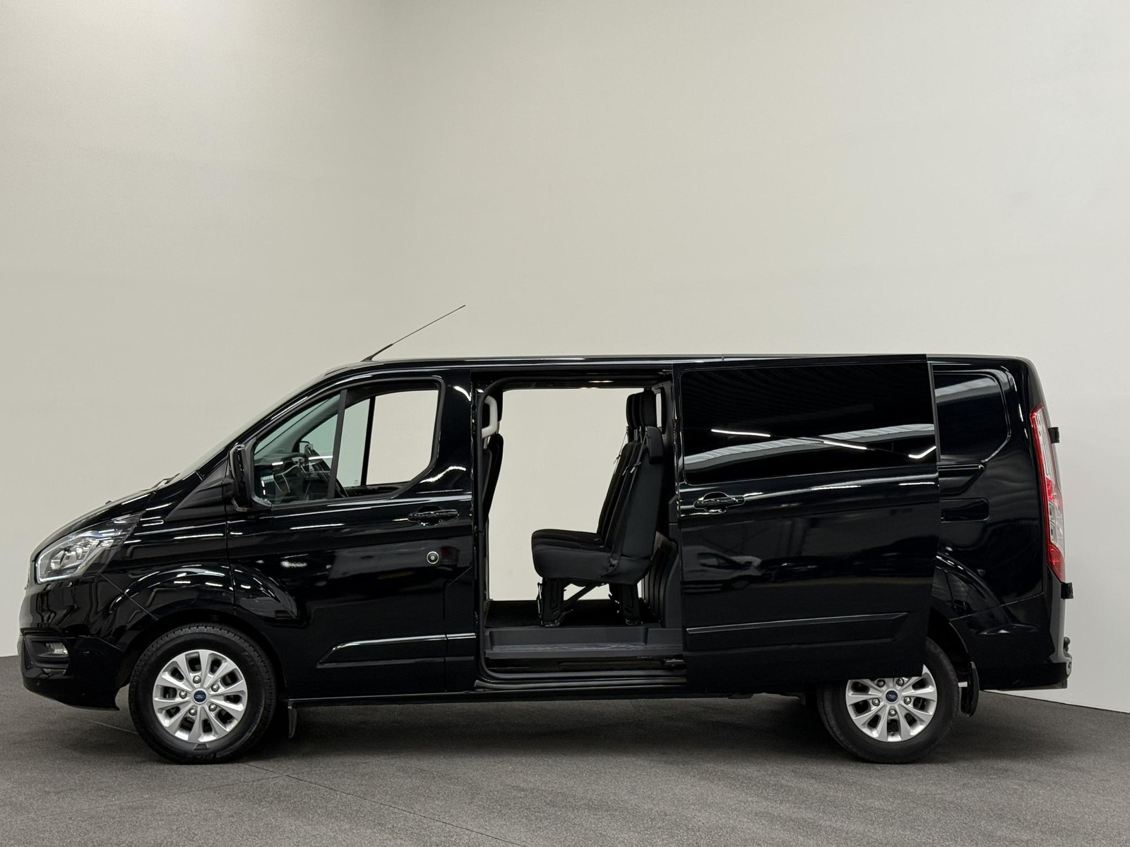 Ford Transit Custom 300 2.0 TDCI L2H1 Limited Dubbele cabine Automaat thumbnail 7