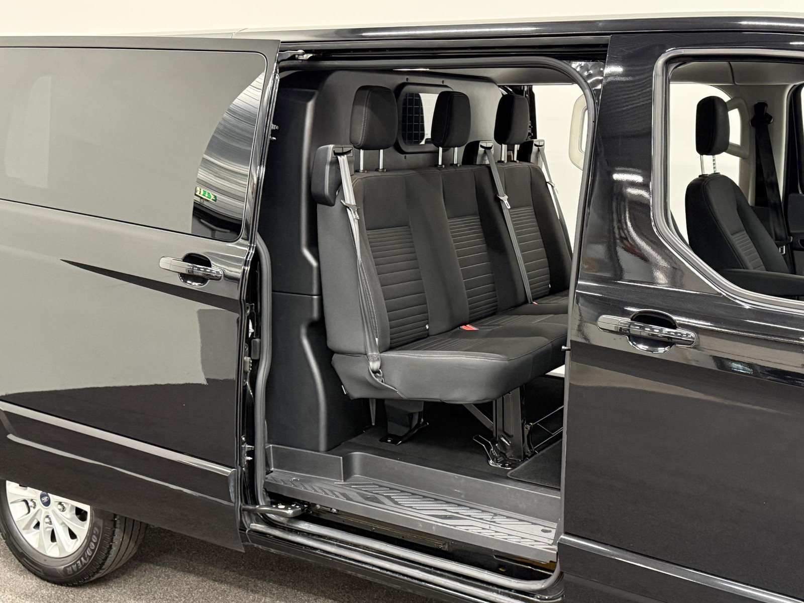 Ford Transit Custom 300 2.0 TDCI L2H1 Limited Dubbele cabine Automaat thumbnail 9
