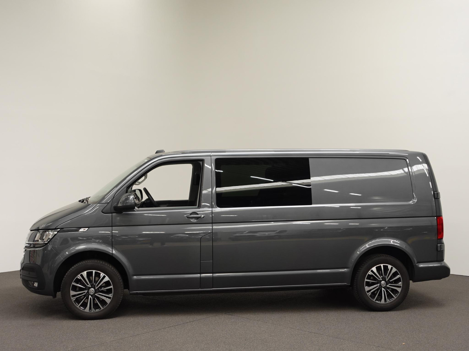 Volkswagen Transporter 2.0 TDI L2H1 Highline Automaat Dubbele Cabine