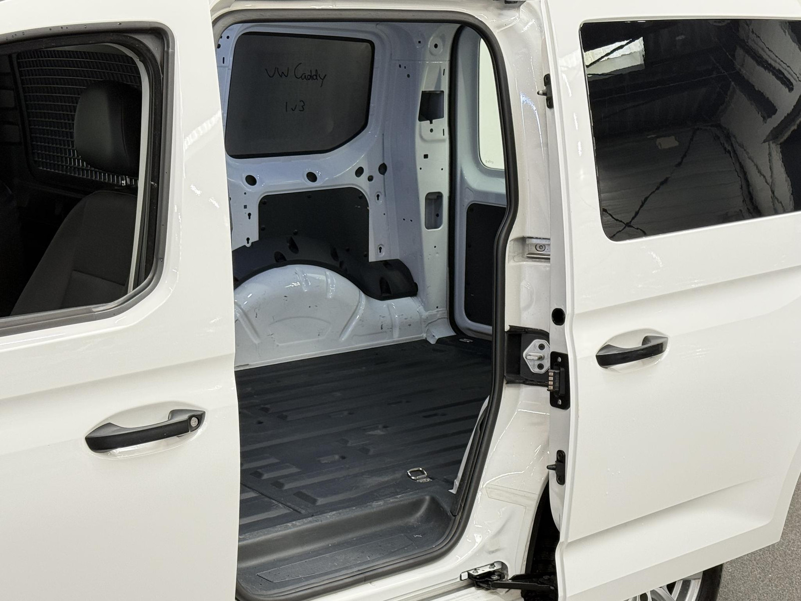 Volkswagen Caddy Cargo 2.0 TDI thumbnail 10