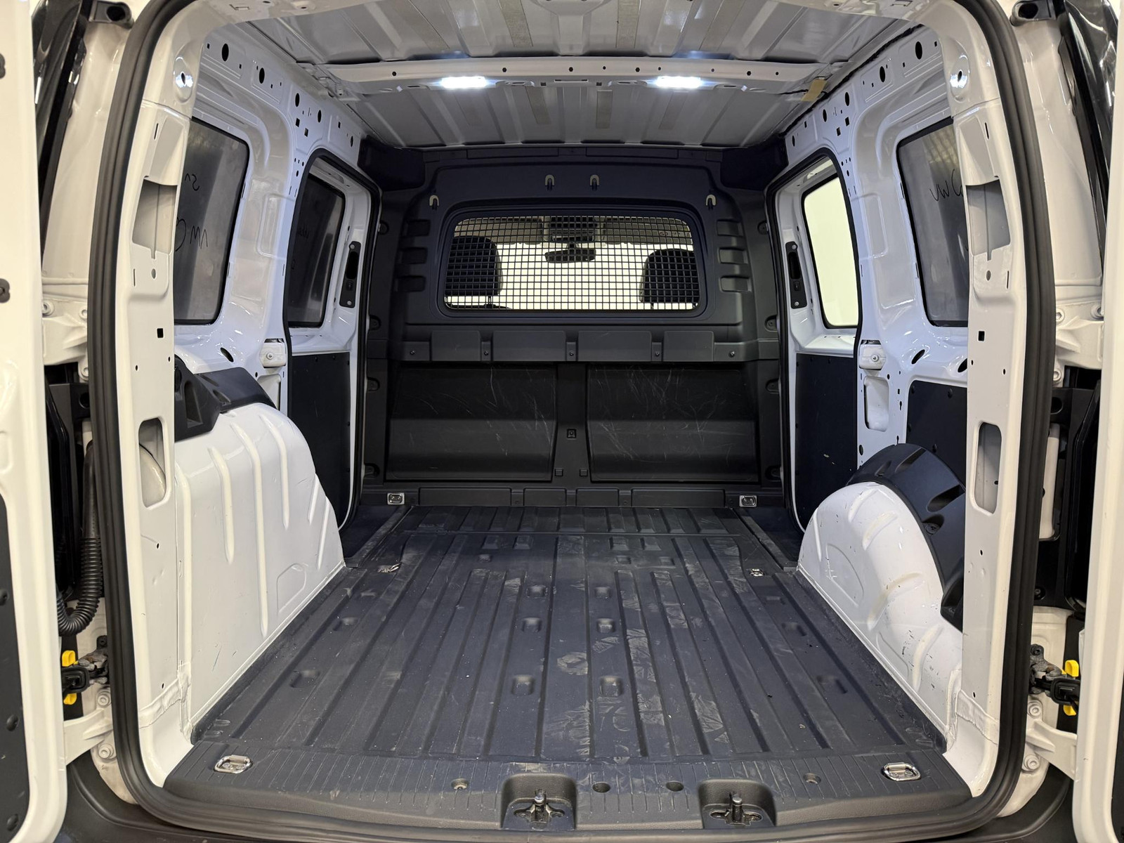 Volkswagen Caddy Cargo 2.0 TDI thumbnail 2